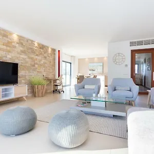 Apartment Spacious Balcony Family